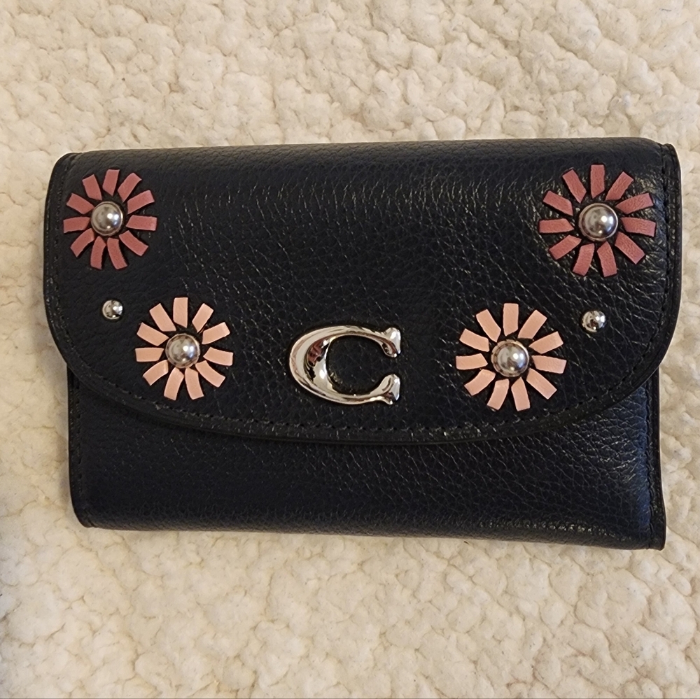 NWOT Coach Remi Envelope Wallet W Daisy Applique - Picture 2 of 6
